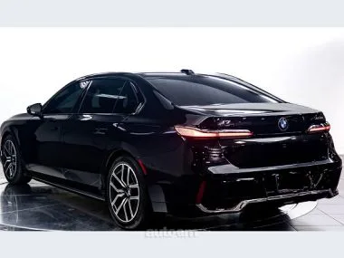BMW i7 2023 — миниатюра 2