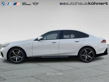 BMW i5 2023 — миниатюра 2