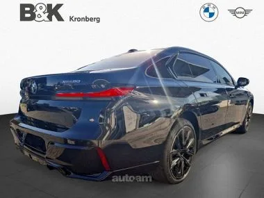 BMW i7 2023 — миниатюра 2