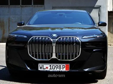 BMW i7 2023 — миниатюра 2