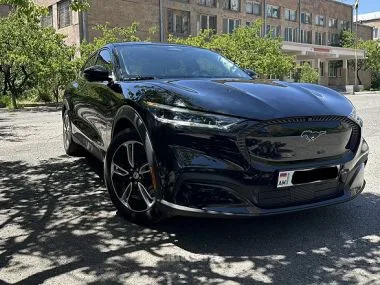 Ford Mustang 2022 — фото 1, купить с доставкой в Москву