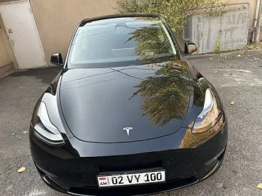 Tesla Model Y 2023 — миниатюра 2