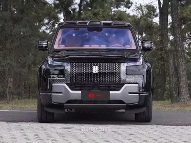 Yangwang U8 Deluxe 2025 — миниатюра 2