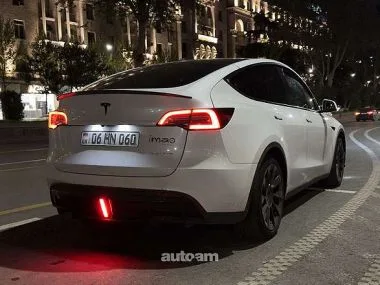 Tesla Model Y Dual motor Long range 2023 — миниатюра 2