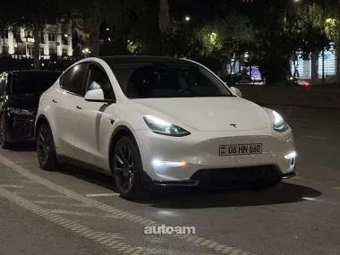 Tesla Model Y Dual motor Long range 2023 — фото 1, купить с доставкой в Москву