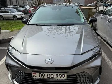 Toyota Camry hybrid 2.5 Xle 2025 — фото 1, купить с доставкой в Москву