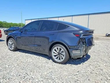 Tesla Model Y 2026 — миниатюра 2