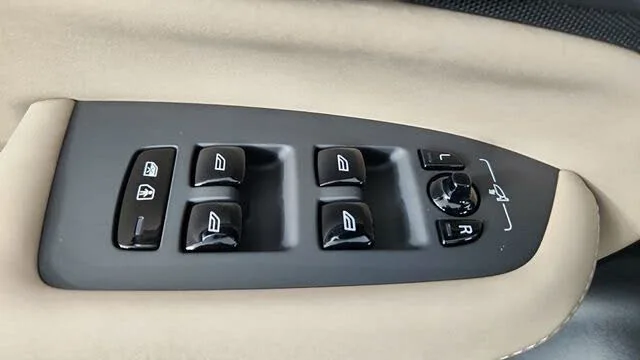Volvo XC90 T8 Plus 2026 — миниатюра 4