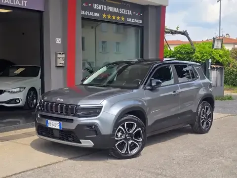 Jeep Avenger 1.2 Turbo 100 CV Summit JBL Panorama LED 360 ACC 2025 — фото 1, купить с доставкой в Москву
