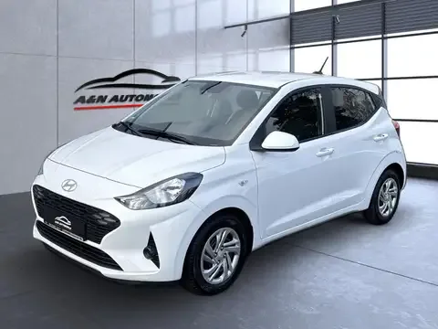 Hyundai i10 Select+KLIMAANLAGE+DAB+1.HAND+ATLAS-WHITE 2024 — фото 1, купить с доставкой в Москву