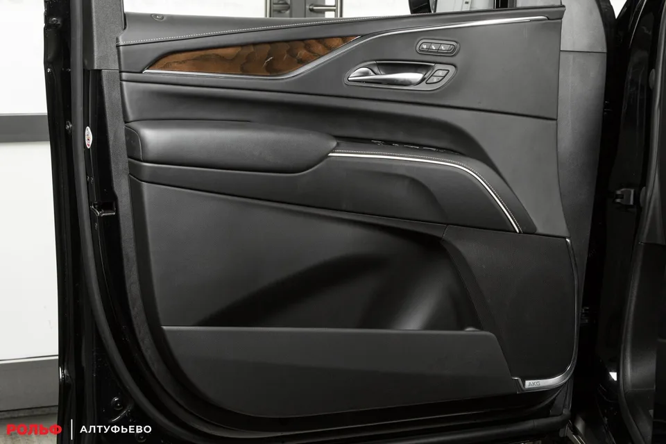 Cadillac Escalade 2023 — миниатюра 3