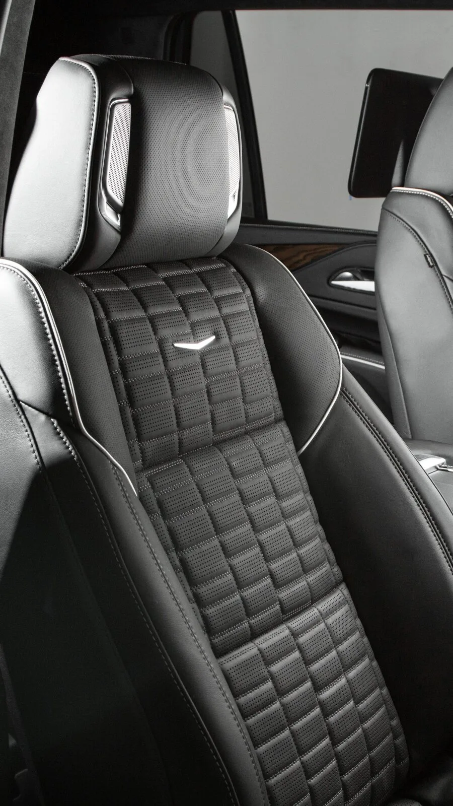 Cadillac Escalade 2023 — миниатюра 4
