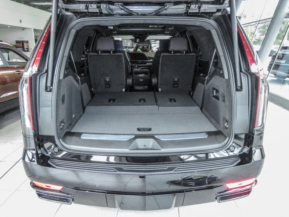 Cadillac Escalade 2023 — миниатюра 4