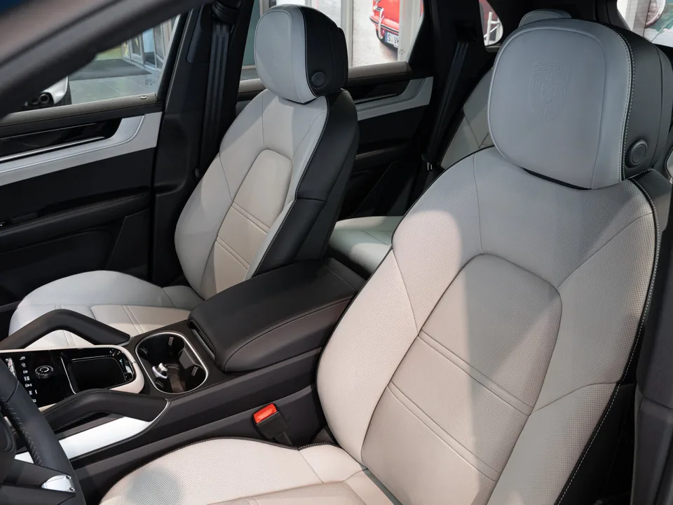 Porsche Cayenne 2024 — миниатюра 3