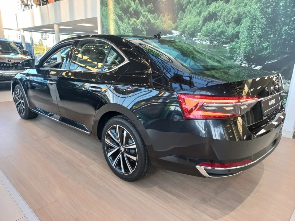 Skoda Superb 2025 — миниатюра 2