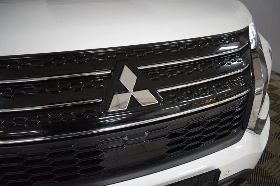 Mitsubishi Outlander 2022 — миниатюра 4