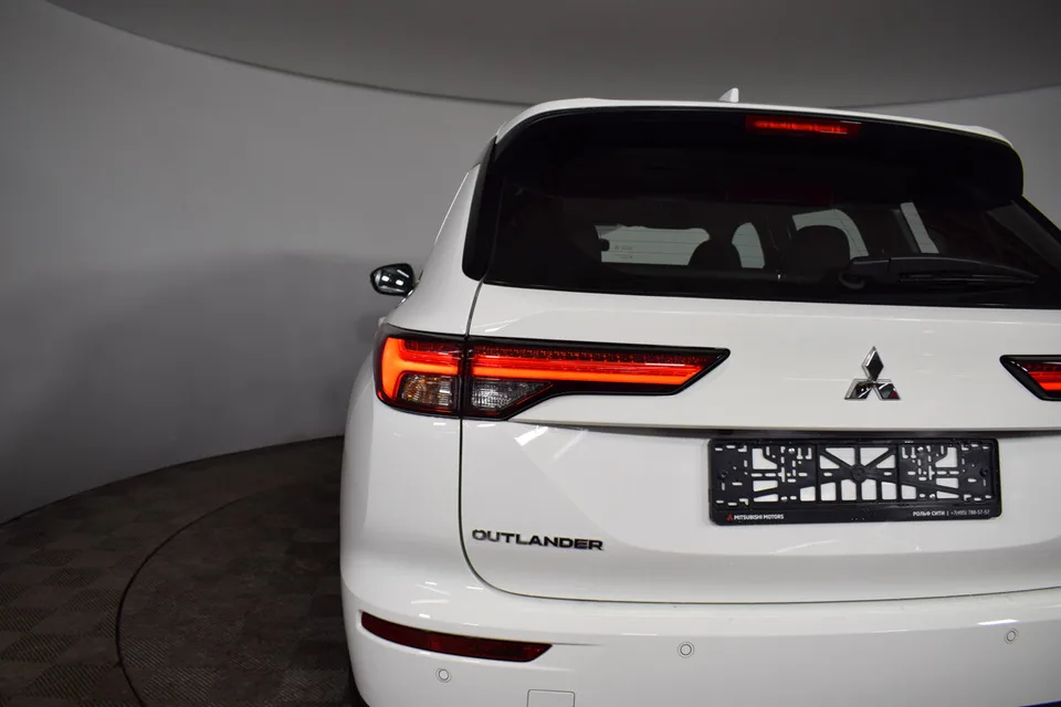 Mitsubishi Outlander 2022 — миниатюра 5