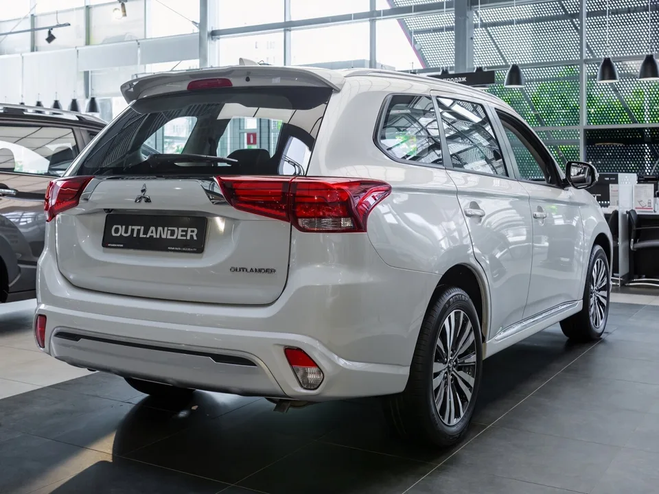 Mitsubishi Outlander 2022 — миниатюра 2