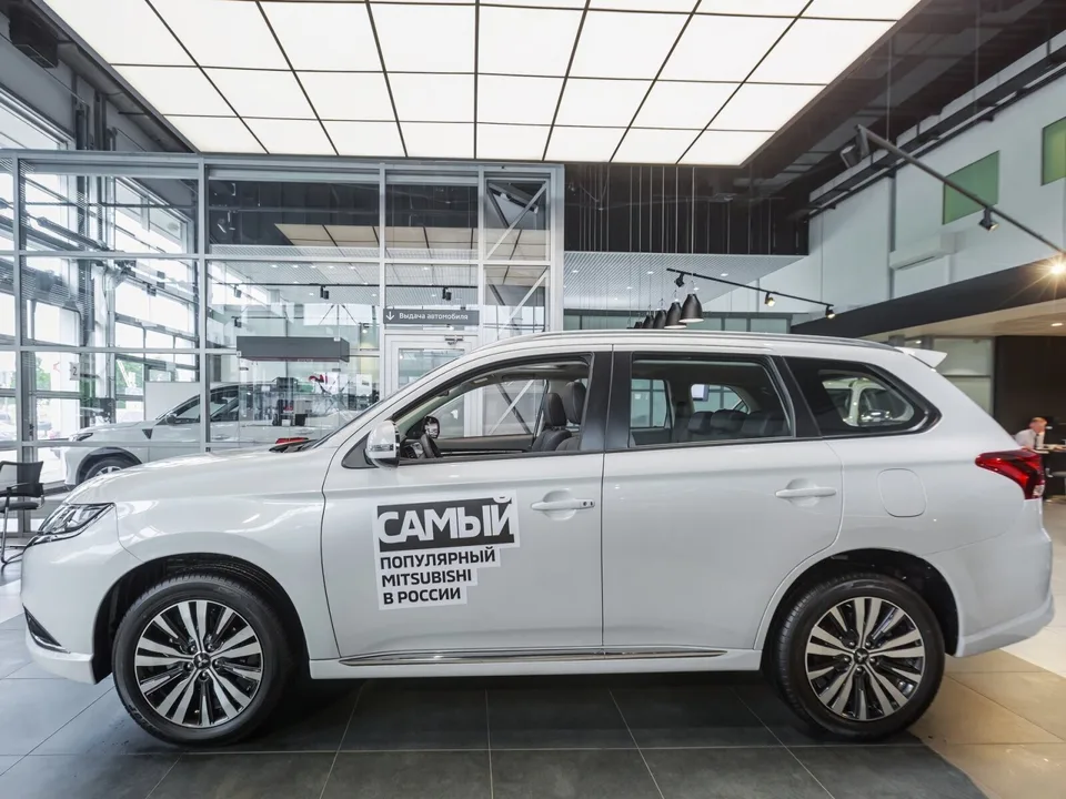 Mitsubishi Outlander 2022 — миниатюра 3