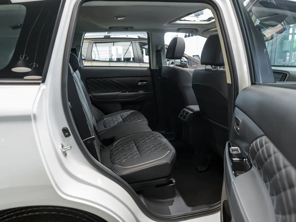 Mitsubishi Outlander 2022 — миниатюра 4
