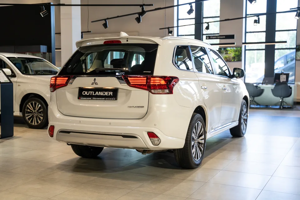 Mitsubishi Outlander 2022 — миниатюра 2
