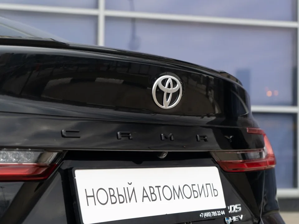 Toyota Camry 2025 — миниатюра 3
