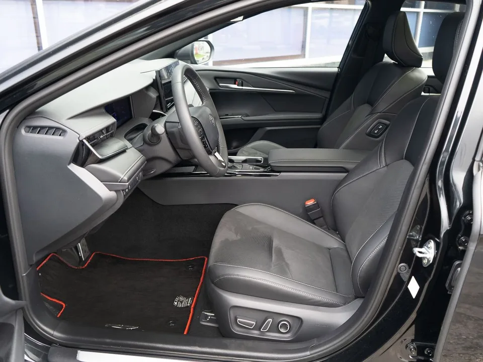 Toyota Camry 2024 — миниатюра 5