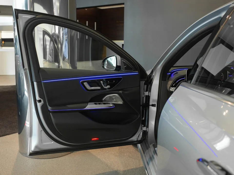 Mercedes-Benz E-Class 2025 — миниатюра 3