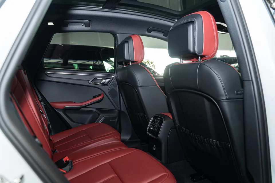 Porsche Macan 2025 — миниатюра 3