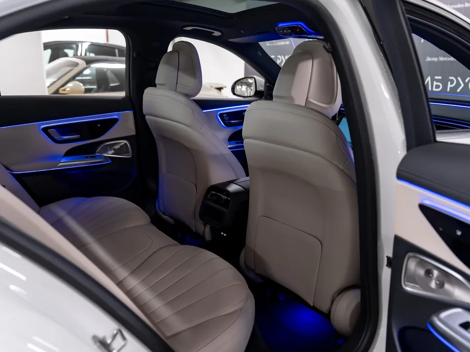 Mercedes-Benz E-Class 2025 — миниатюра 3