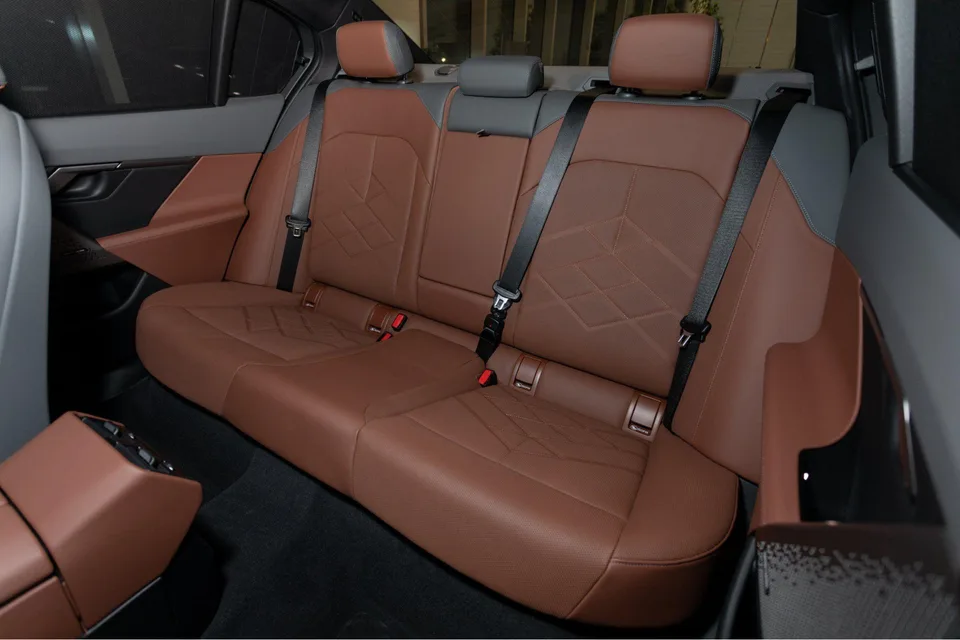 BMW 5 Series 2025 — миниатюра 3