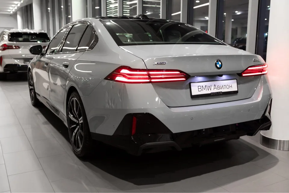 BMW 5 Series 2025 — миниатюра 5