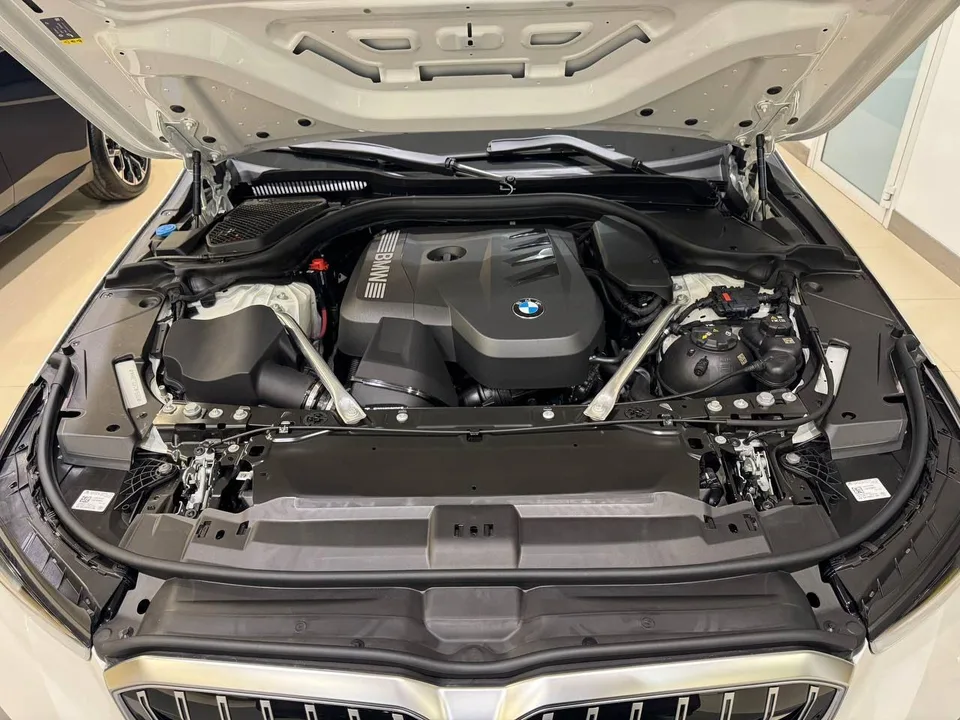 BMW 5 Series 2025 — миниатюра 4