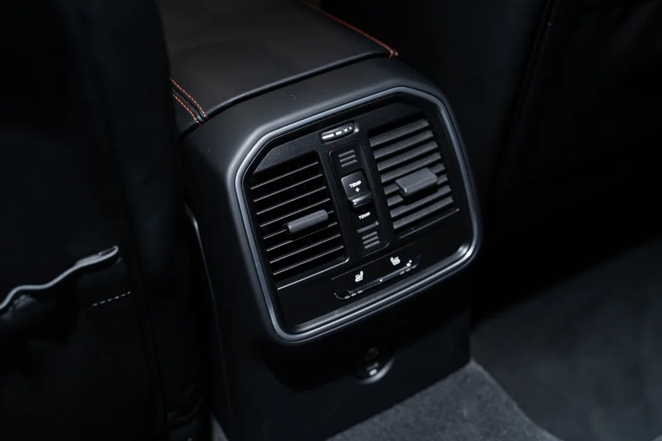 Porsche Macan 2025 — миниатюра 5