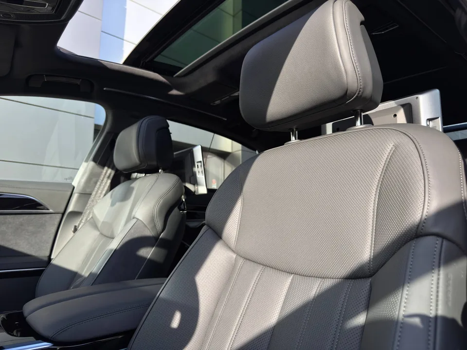 Audi A8 2025 — миниатюра 4