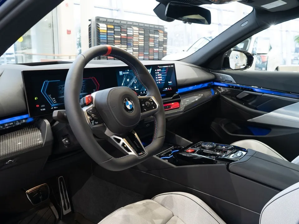 BMW M5 2024 — миниатюра 3