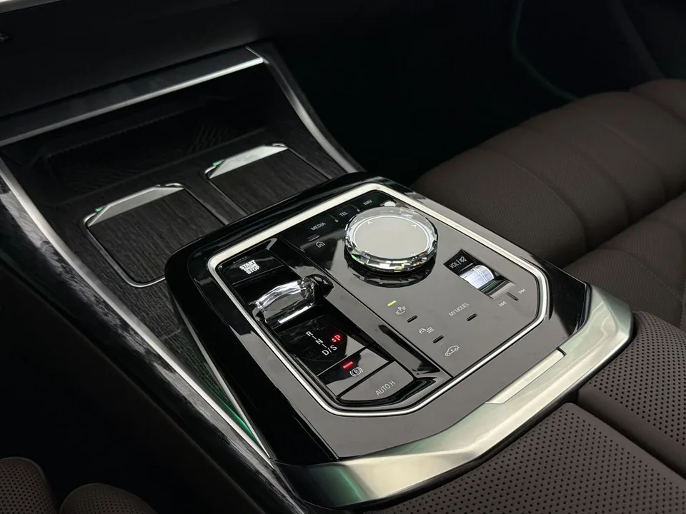BMW 7 серия 2025 — миниатюра 4