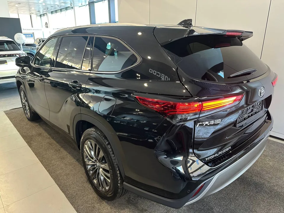 Toyota Highlander 2025 — миниатюра 2