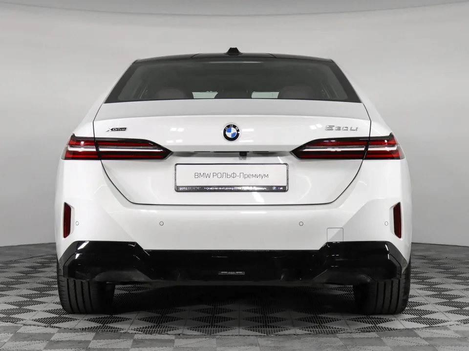 BMW 5 Series 2025 — миниатюра 2