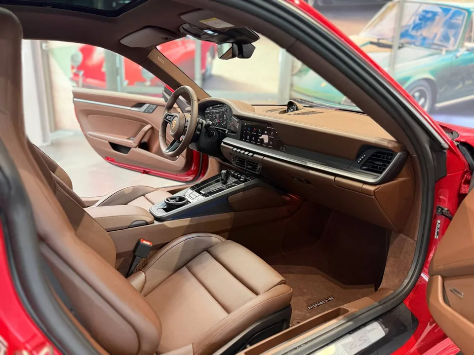 Porsche 911 2026 — миниатюра 4