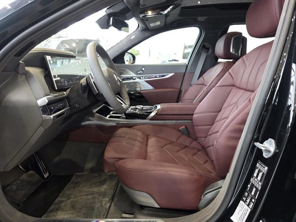 BMW 7 серия 2025 — миниатюра 4