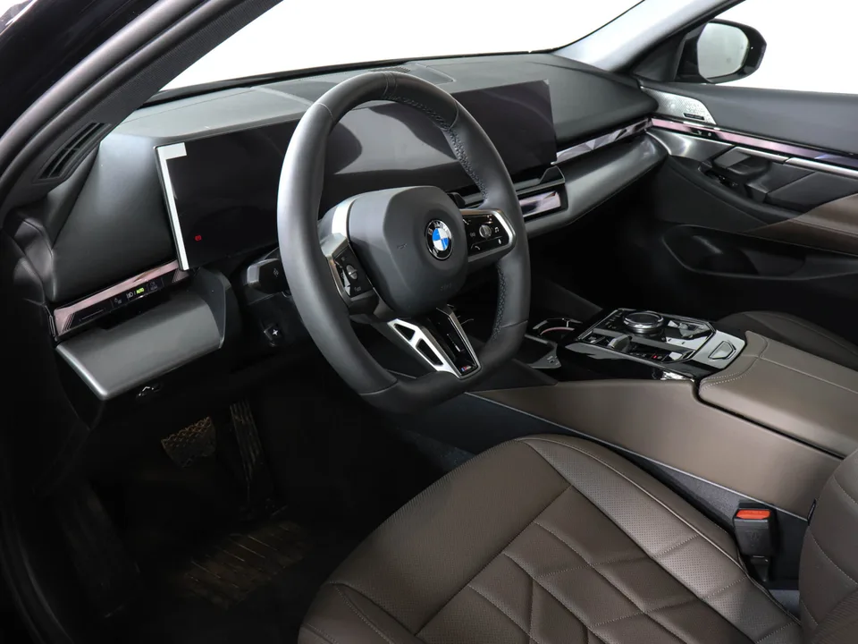 BMW 5 Series 2025 — миниатюра 5