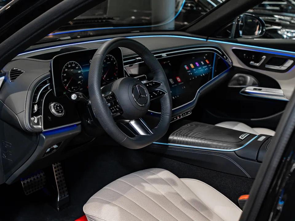 Mercedes-Benz E-Class 2025 — миниатюра 3