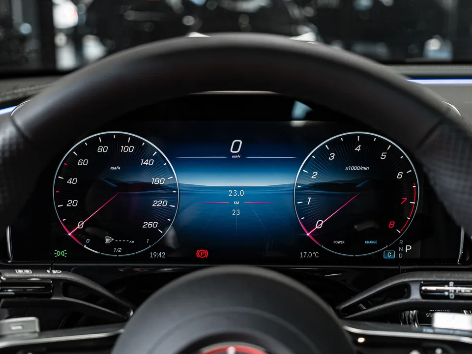 Mercedes-Benz E-Class 2025 — миниатюра 4