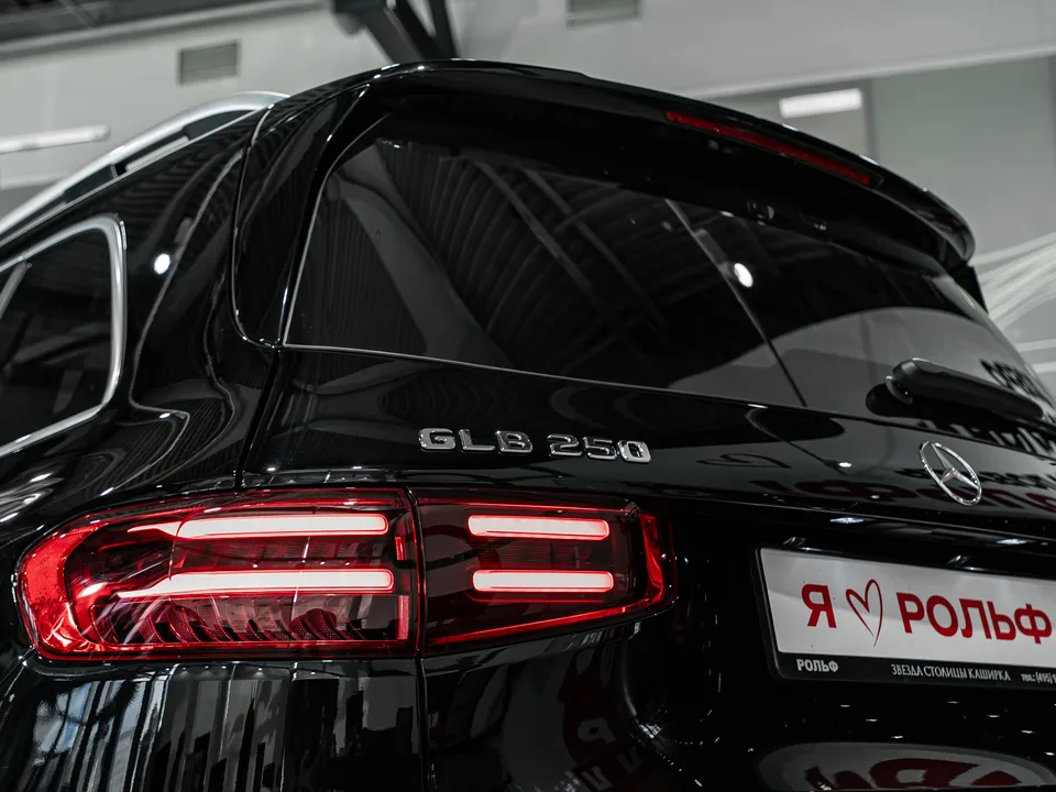 Mercedes-Benz GLB-Class 2024 — миниатюра 3