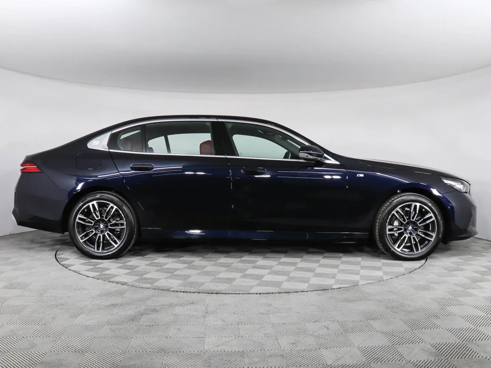 BMW 5 Series 2025 — миниатюра 2