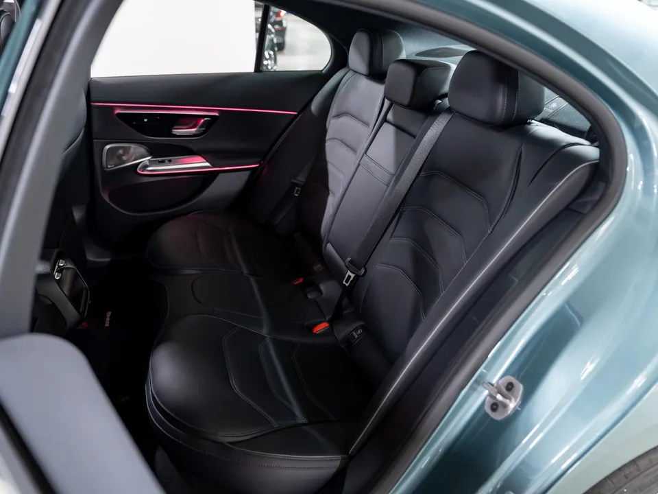 Mercedes-Benz E-Class 2025 — миниатюра 3