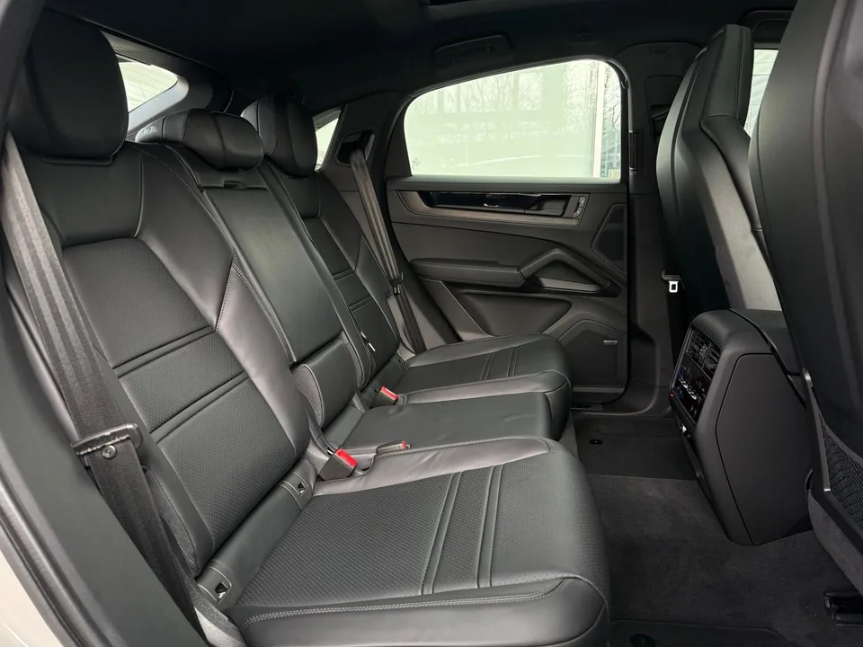 Porsche Cayenne 2025 — миниатюра 3