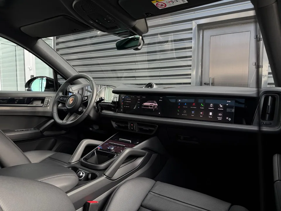 Porsche Cayenne 2025 — миниатюра 5