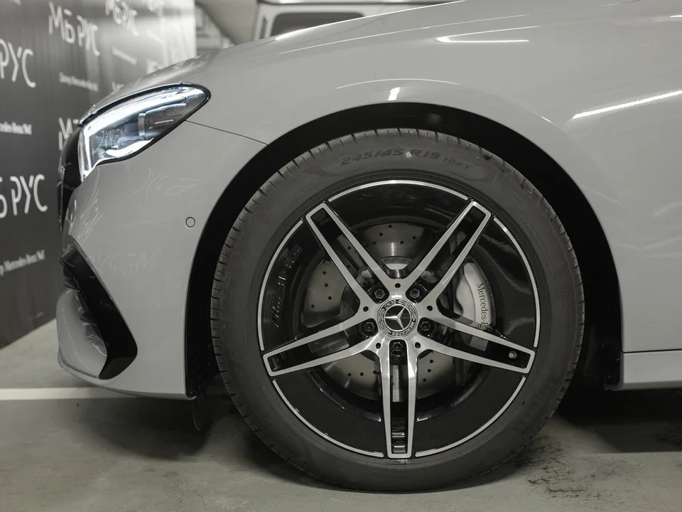 Mercedes-Benz E-Class 2025 — миниатюра 3